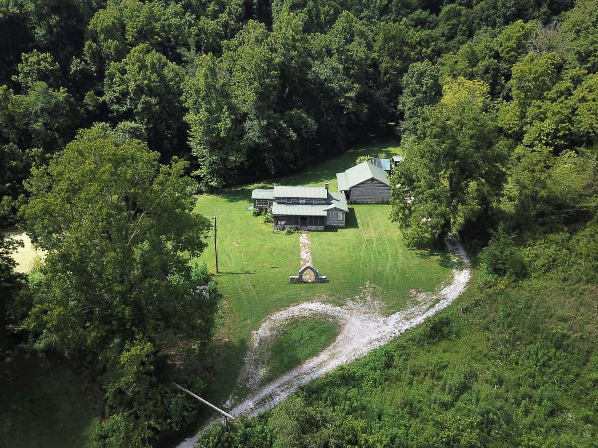 8100 Eaton Hollow