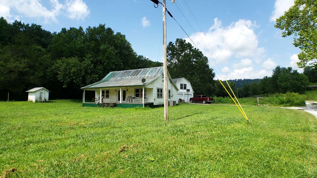 8256 Eaton Hollow (vacant)