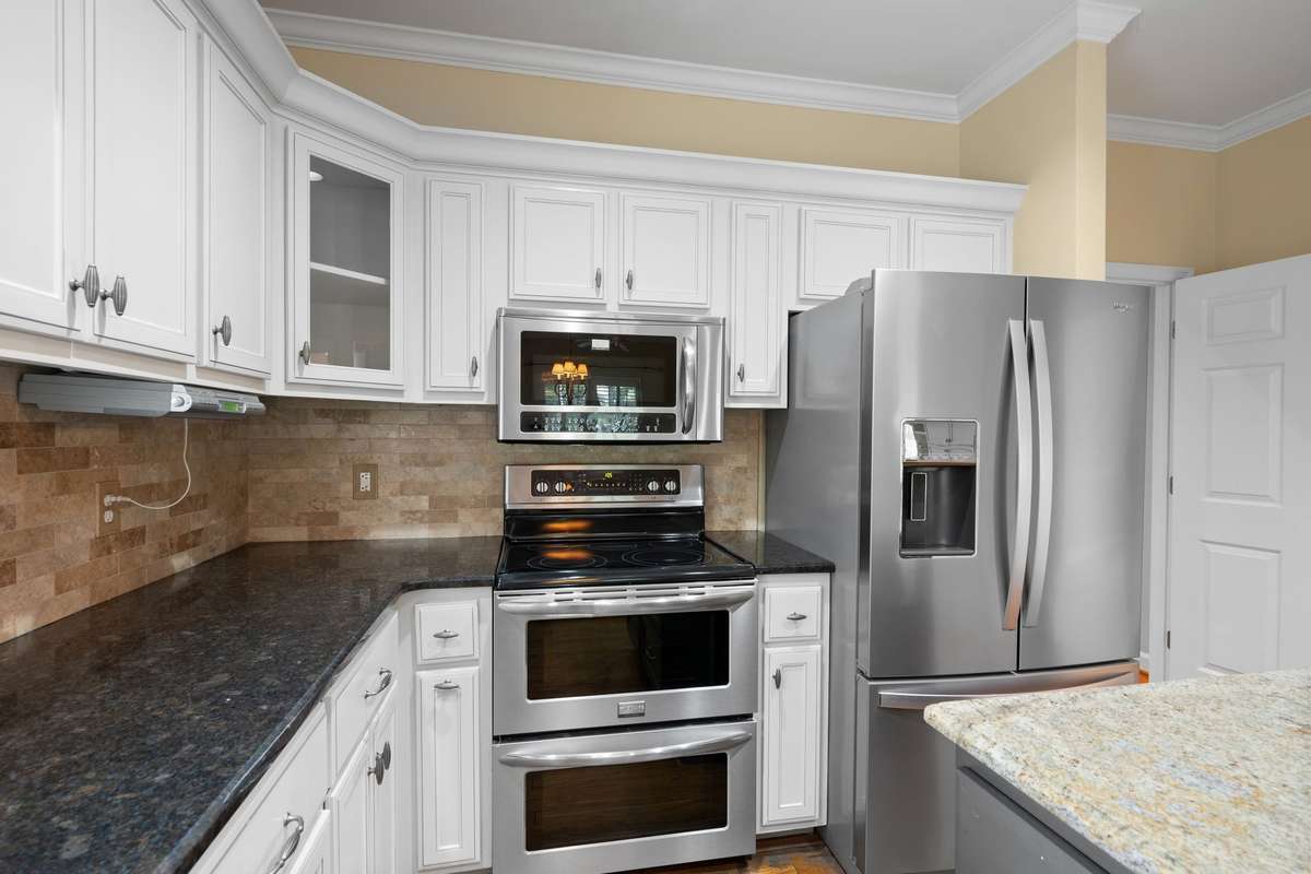 Kitchen Double Oven, Microwave & Refrigerator