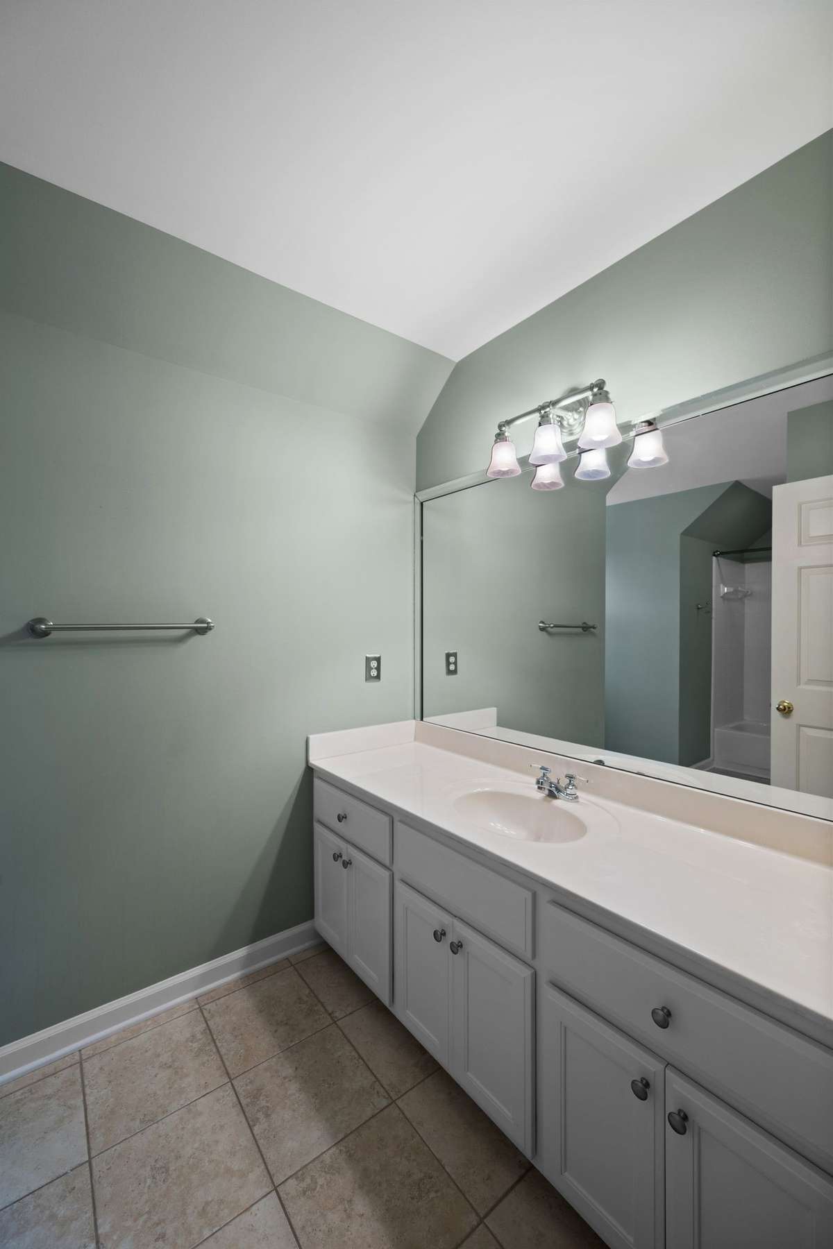 Upstairs Full Bath