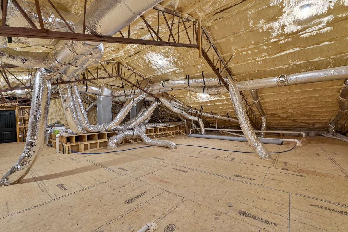 Extra Large Heat & Cooled Stage Space over 2,000 sq ft