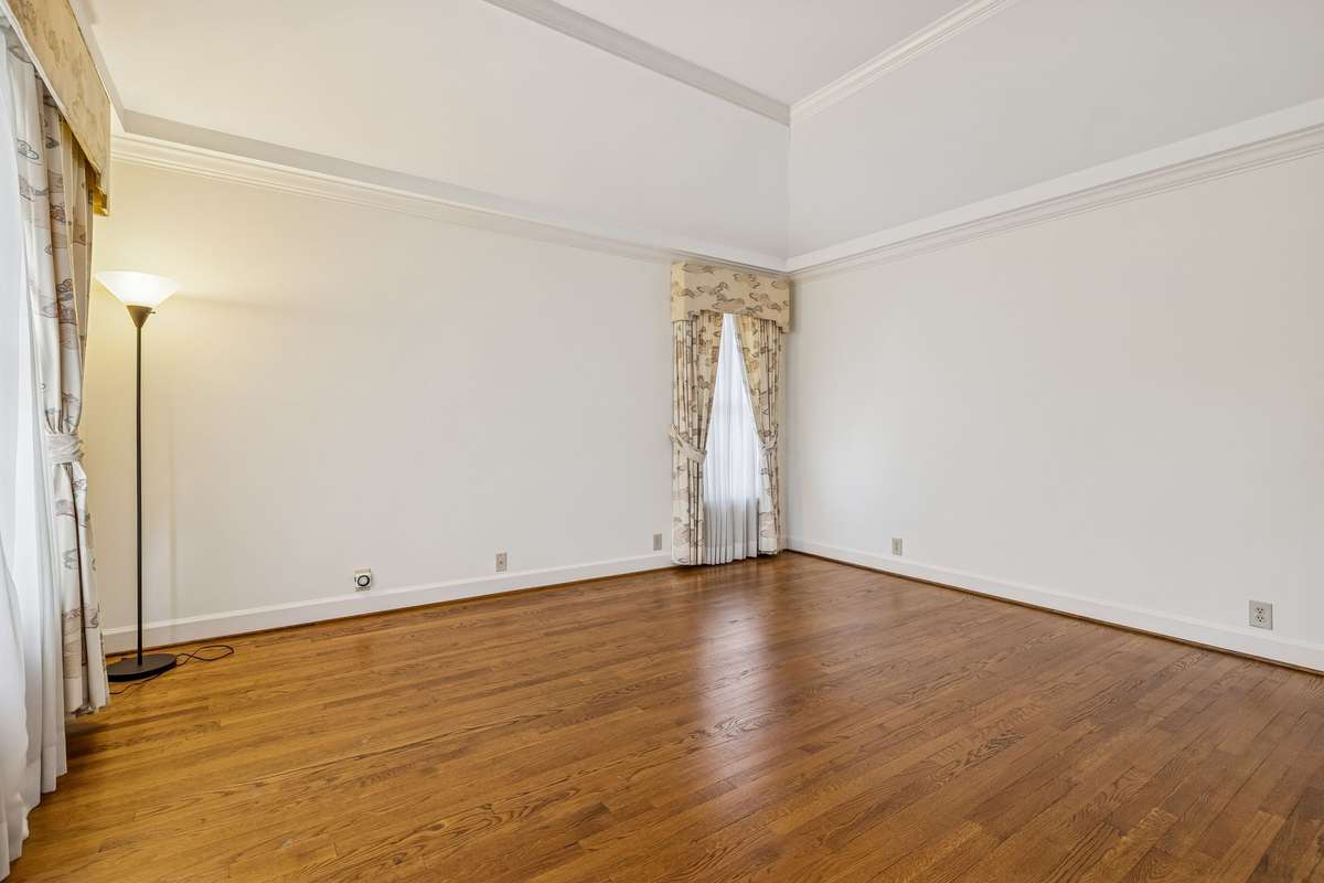 Large Formal Living Room