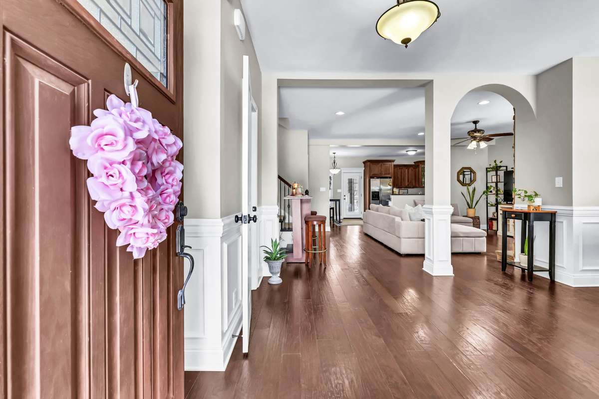 OPEN CONCEPT PLAN W/ HANDSCRAPED HARDWOOD ON THE MAIN LEVEL