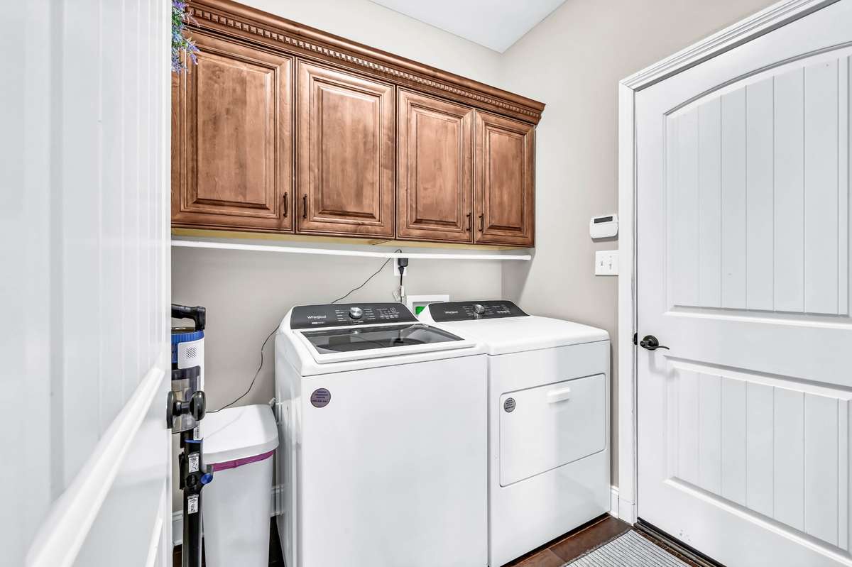 SPACIOUS UTILITY ROOM