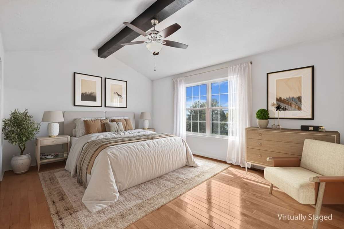 Upstairs Primary Suite - VIRTUALLY STAGED