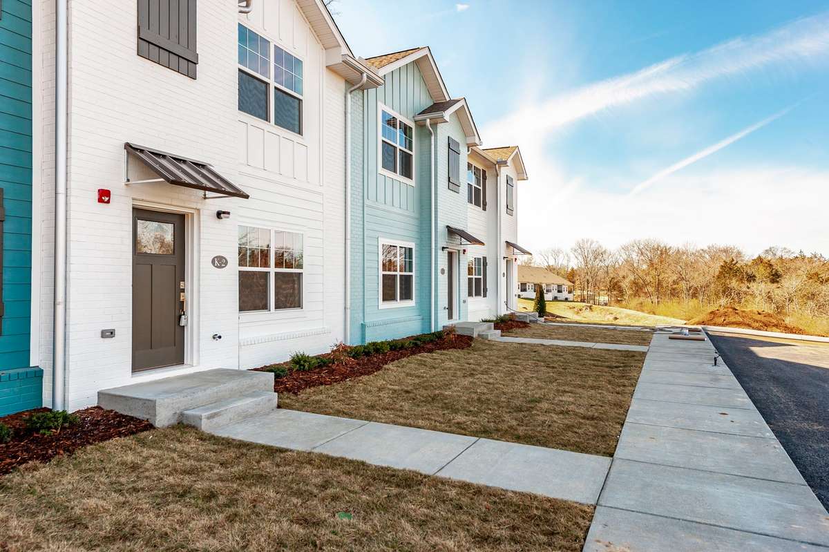 This unit is part of a waterfront development that is walkable to Gallatin Marina!