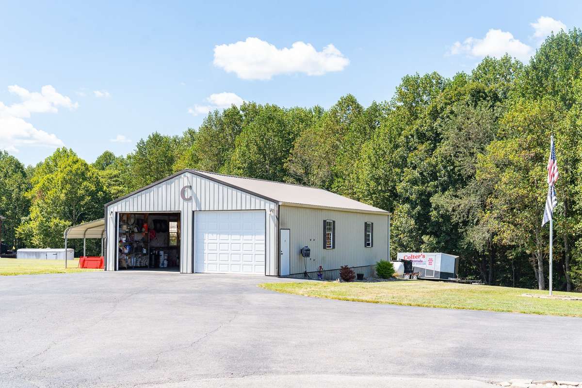 Detached garage