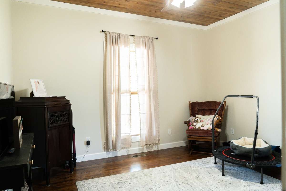 Guest bedroom