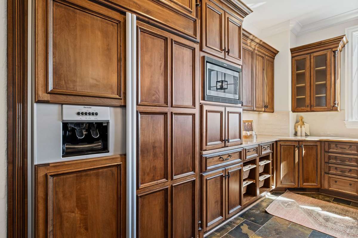 Cook and entertain in style with this spacious kitchen, seamlessly connecting to the living areas.