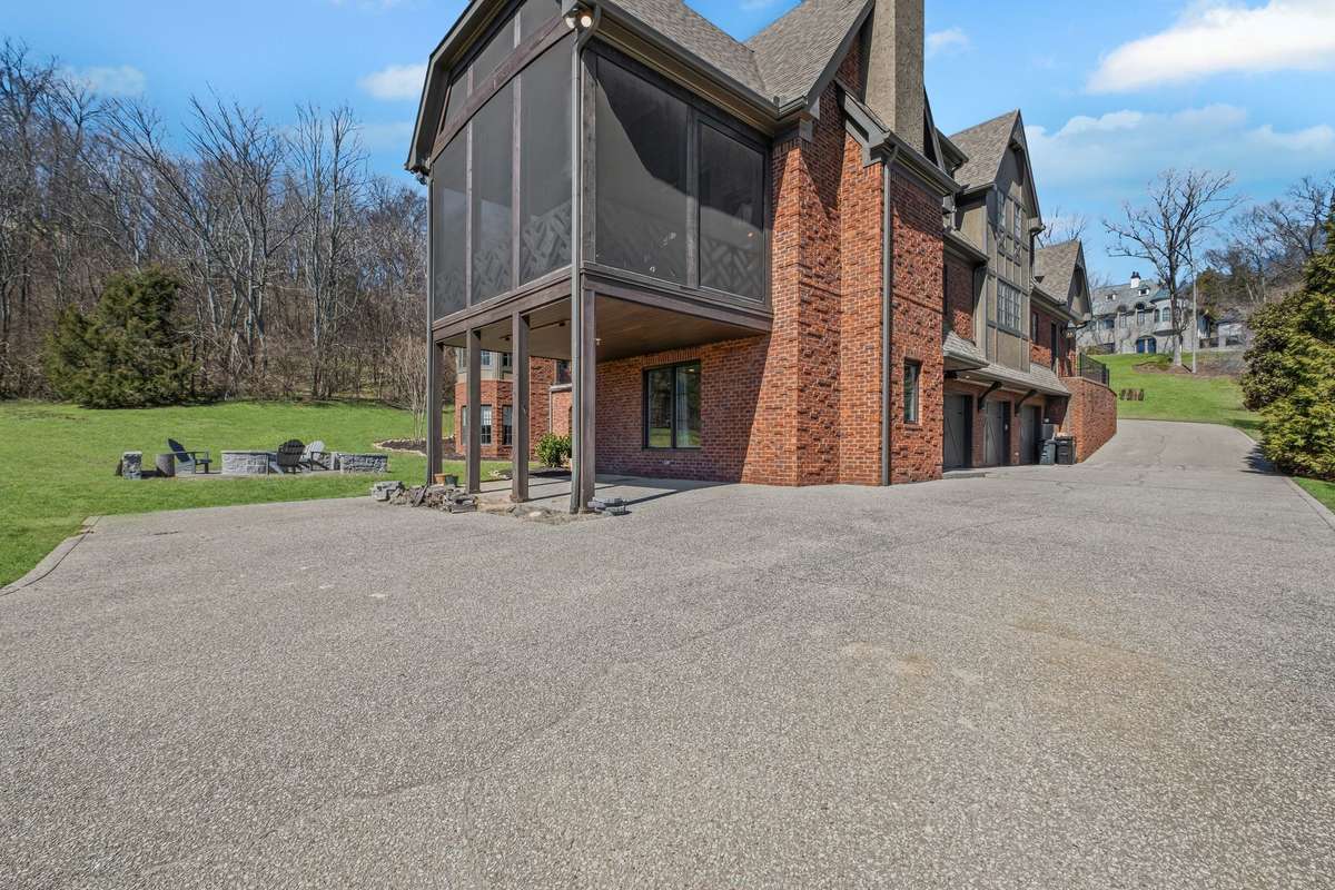 Plenty of guest parking with breathtaking views.