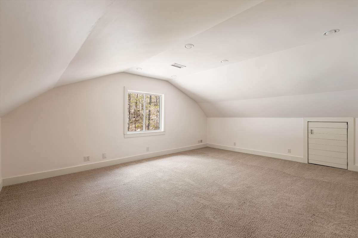 This large bonus room provides incredible flexibility—perfect for a media room, playroom, or home office.