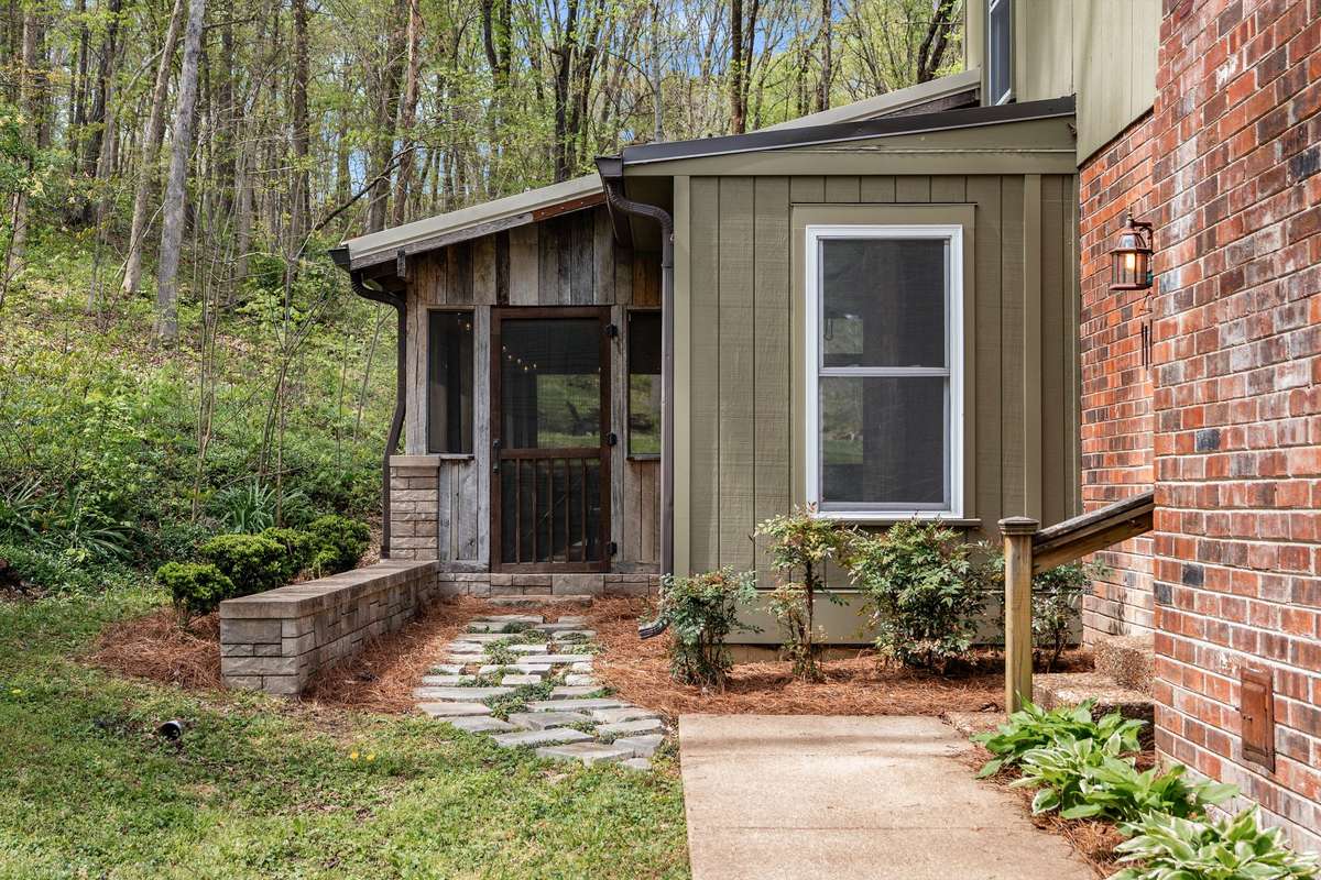 Enjoy easy indoor-outdoor flow with multiple screened entrances to the outdoor living area.