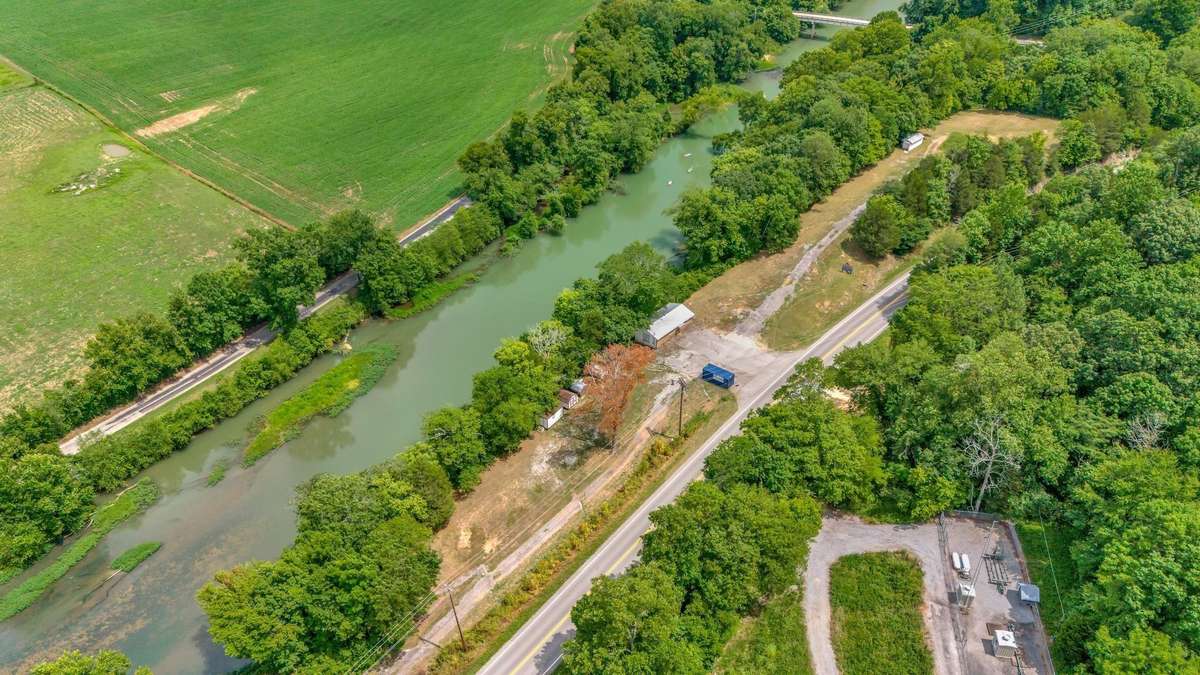 PREMIUM PROPERTY+++
6.95 Acres+/- Riverfront!!!!!!!