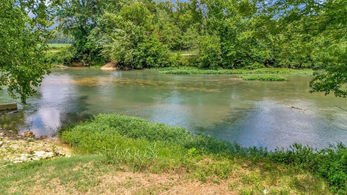 EASY INTERSTATE ACCESS... 
Approximately 5 Minutes off I-40 @ Exit 143