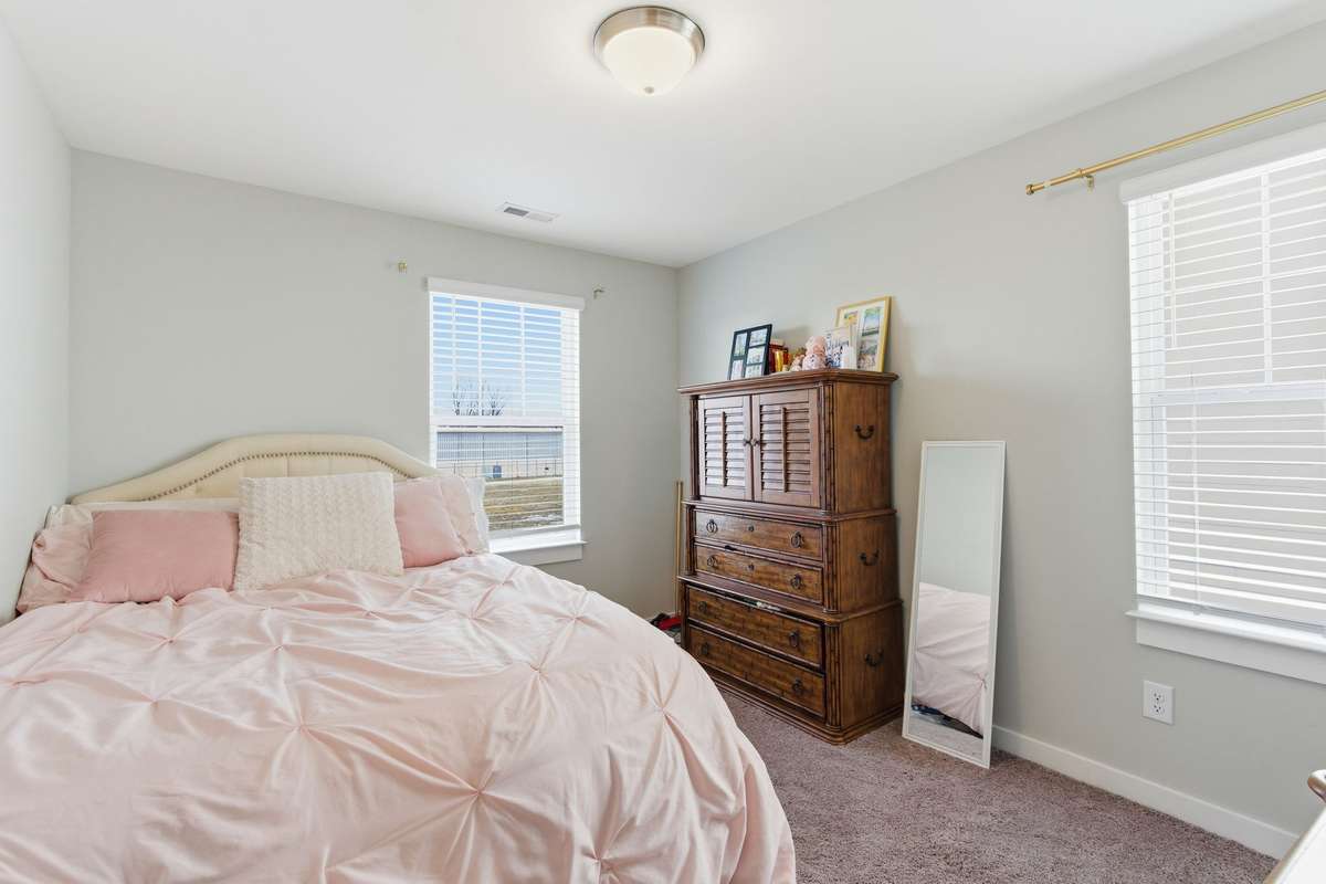 A secondary bedroom, ideal for guests, family, or a quiet home office.