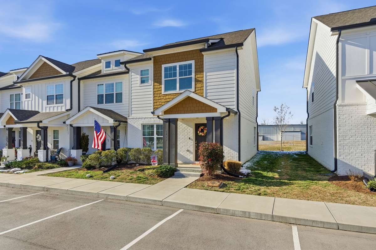 This well-maintained unit is ideally situated on the corner, allowing for extra privacy and abundant natural light.