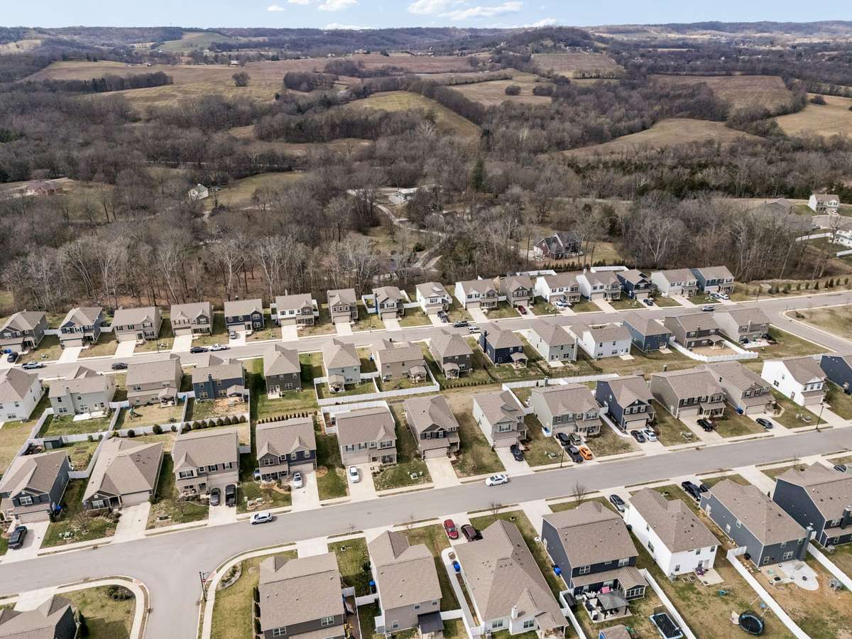 Easy access to Hwy 31, Saturn Pkwy, and I65.  Schedule a Showing TODAY and make 3153 Chaplins Trace your New Home!