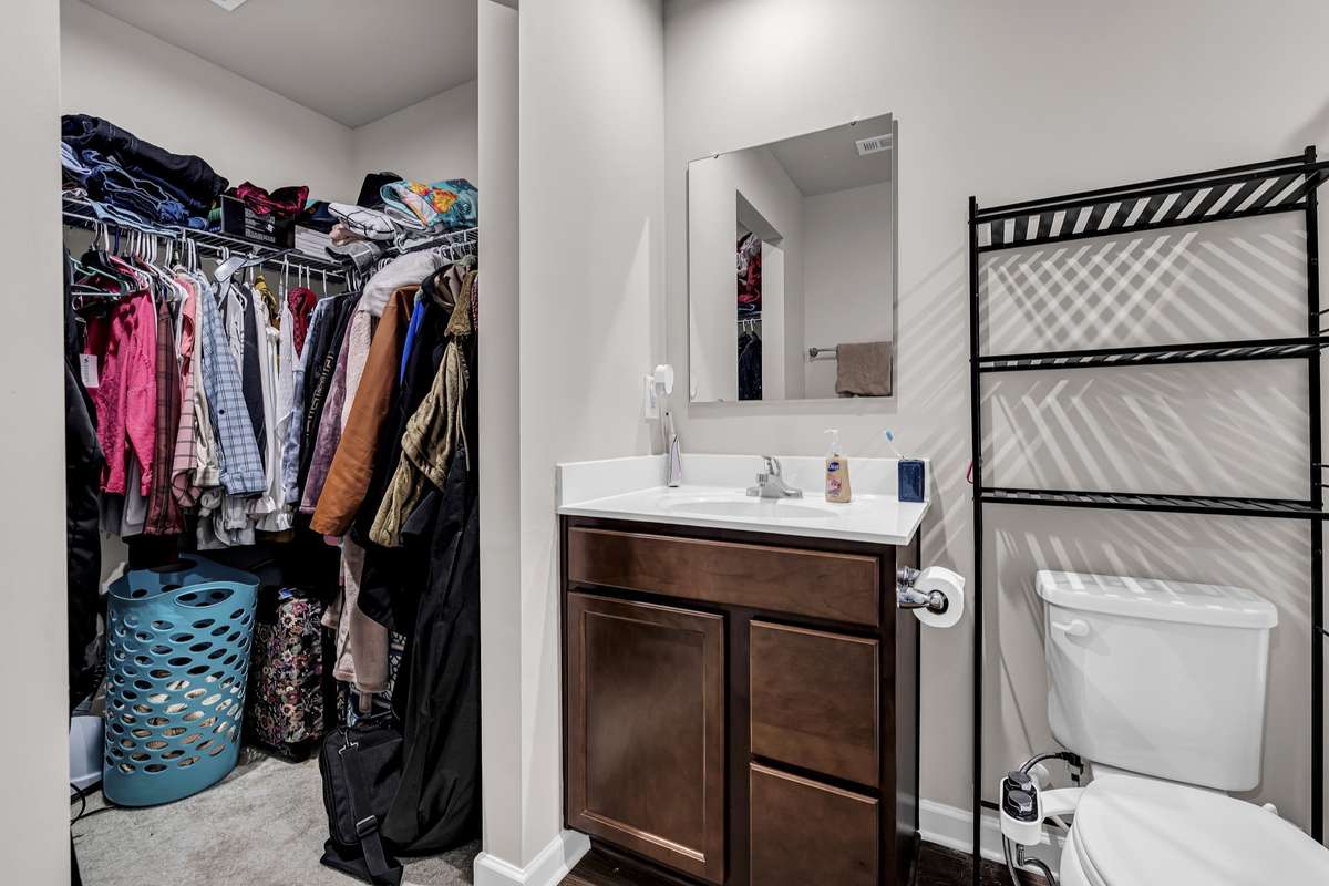 Walk-in Closet
