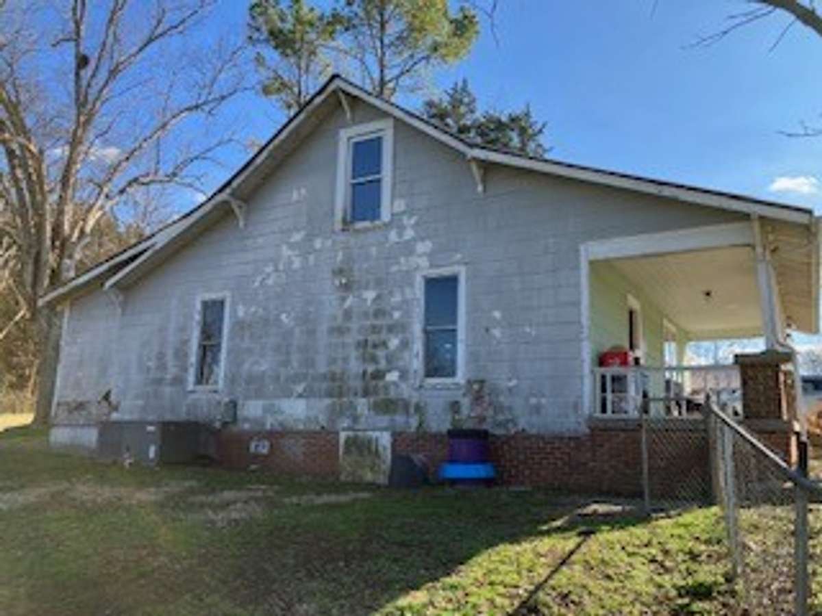 Left side of home-needs repairs