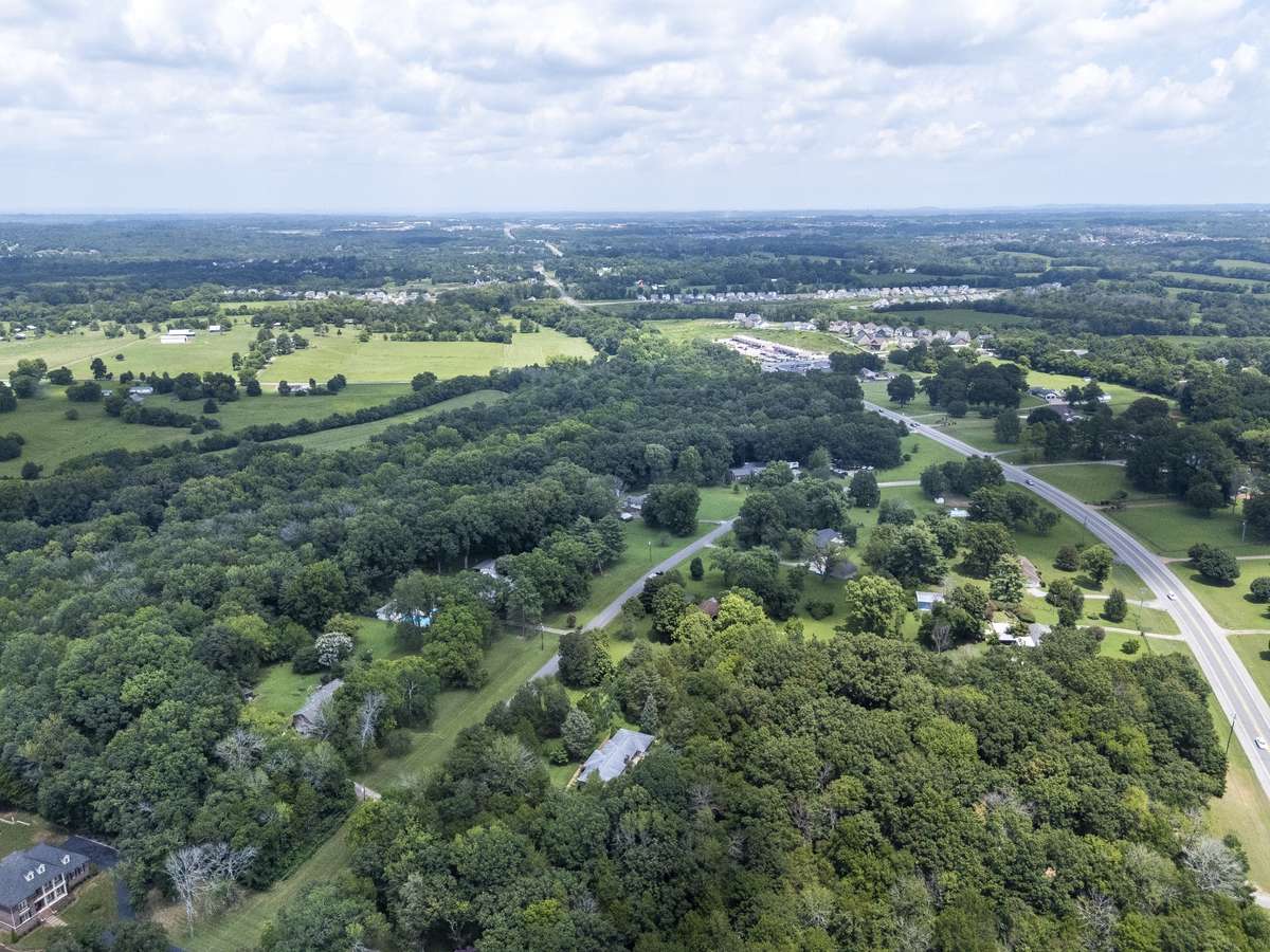 3 miles to Providence shopping area and I-40 access