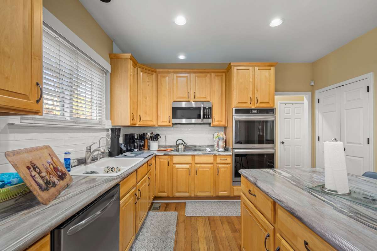 Upgraded  kitchen countertops