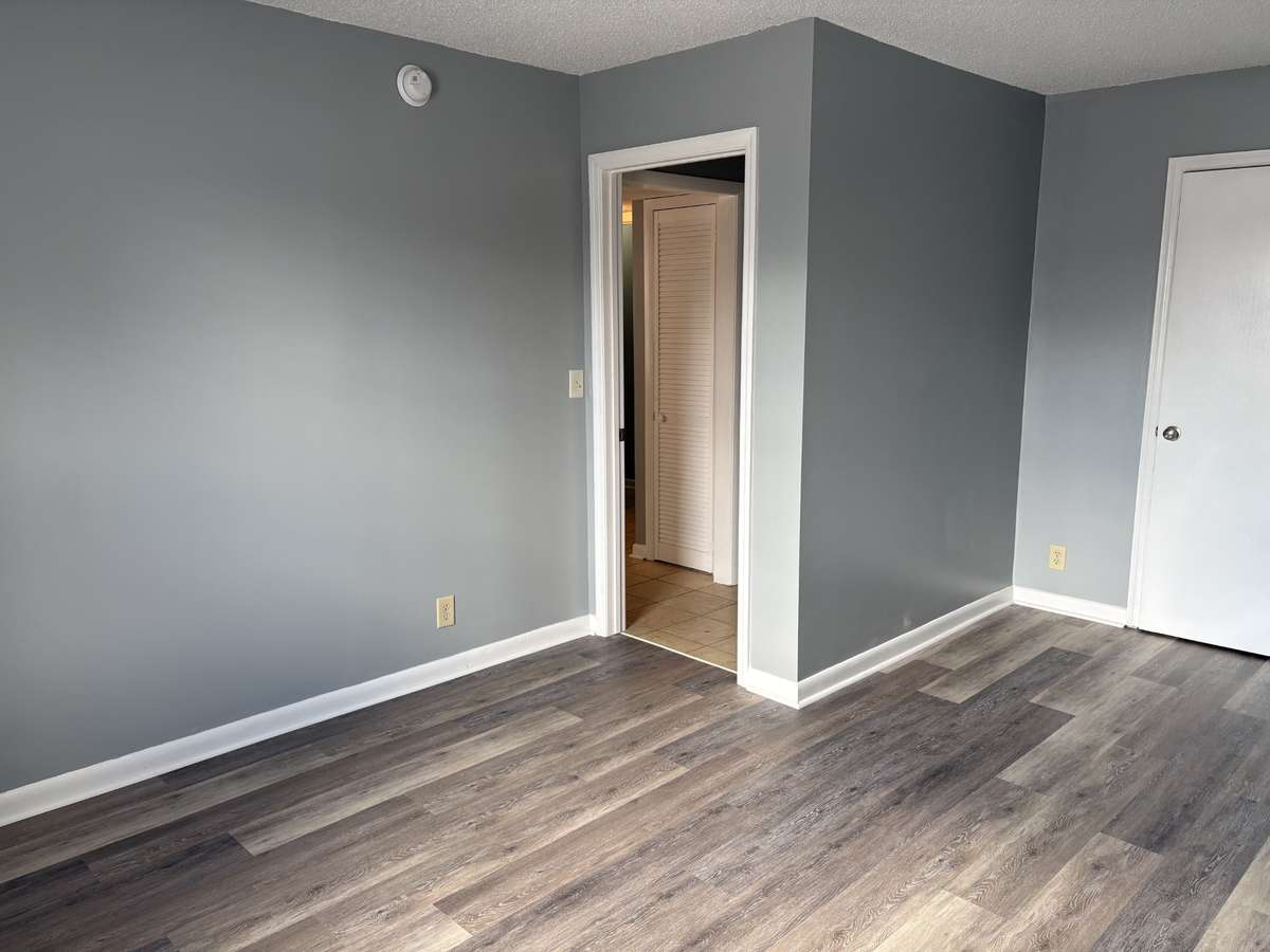 Bedroom 1 
Walk-in closet