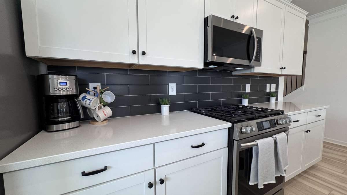Nice area for all your kitchen needs. Love that backsplash!