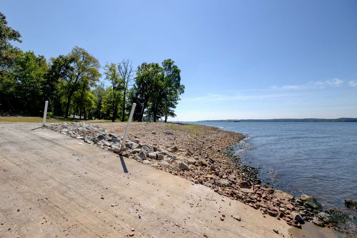 You can't beat those views of Kentucky lake