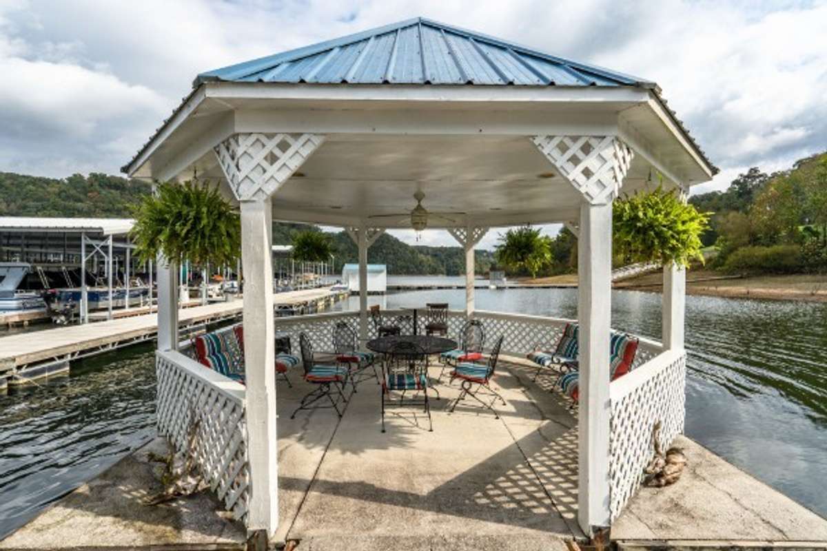 Four Seasons Marina