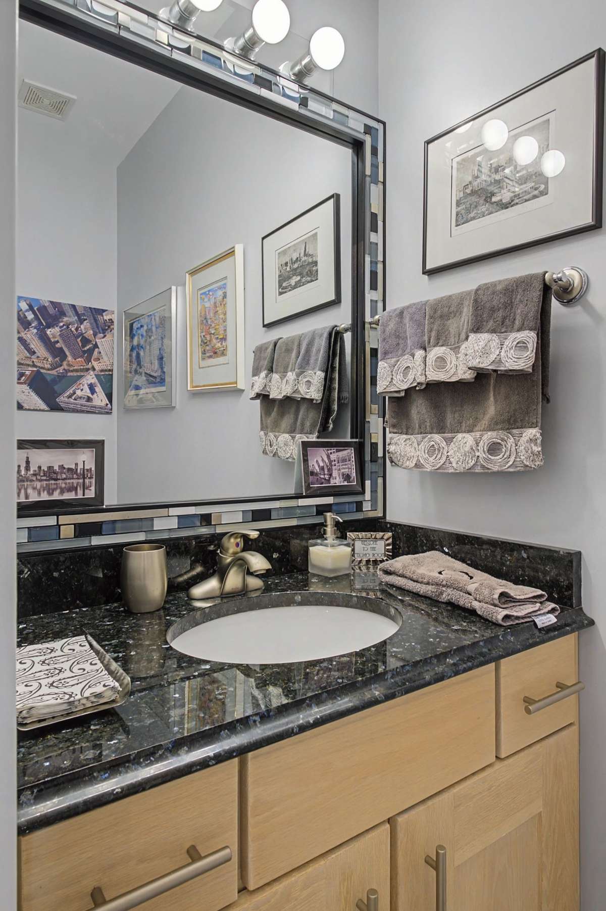 Guest bath off of entry hall.