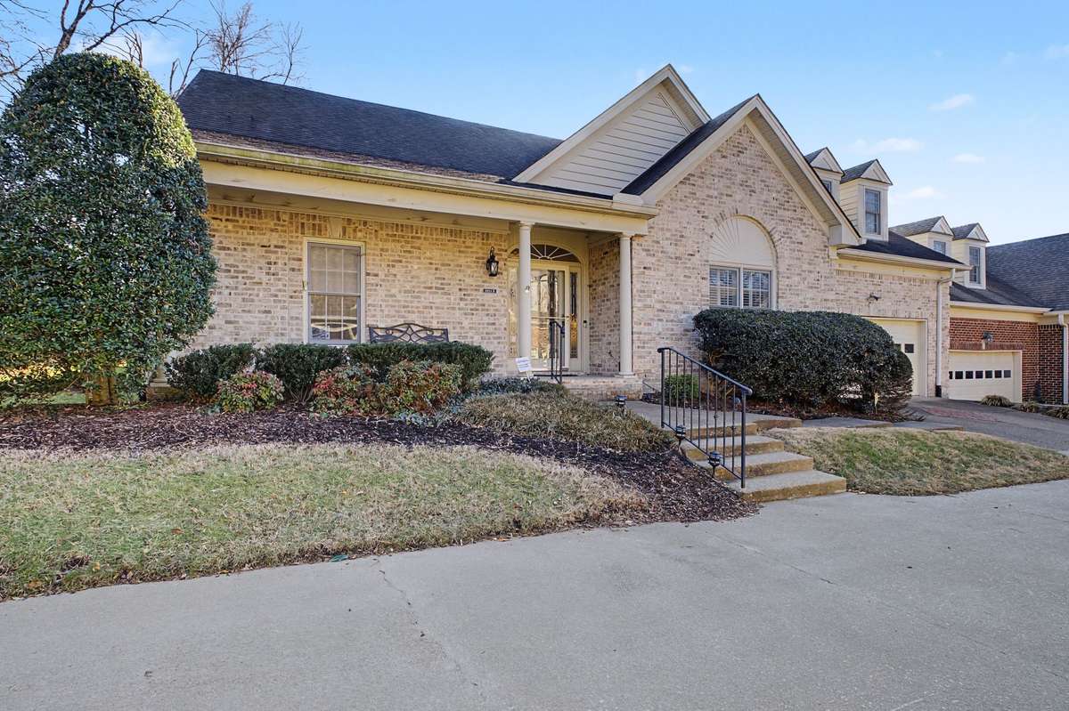 This cluster of homes has a 4 unit HOA.