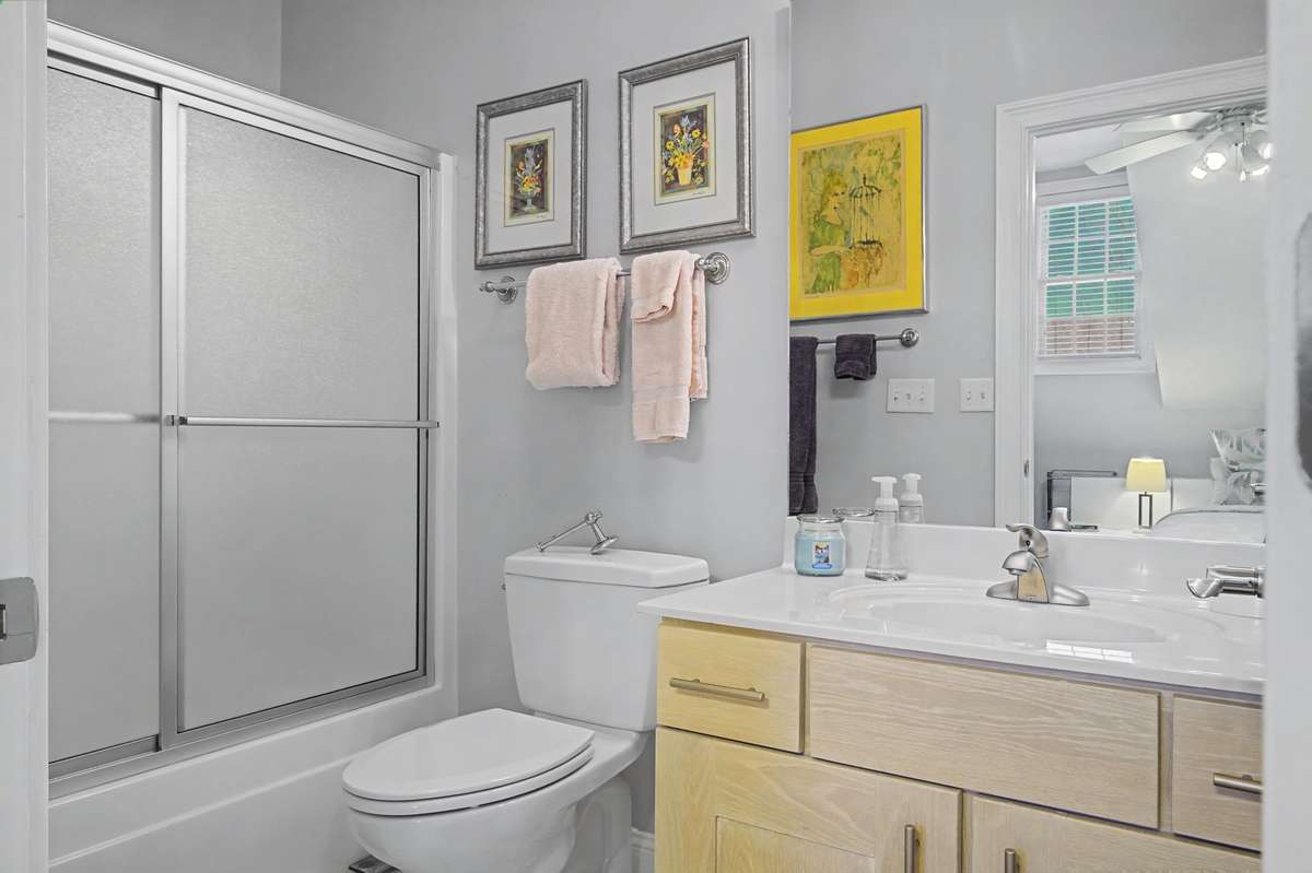 Full bathroom on second level, as well as walk in closet.