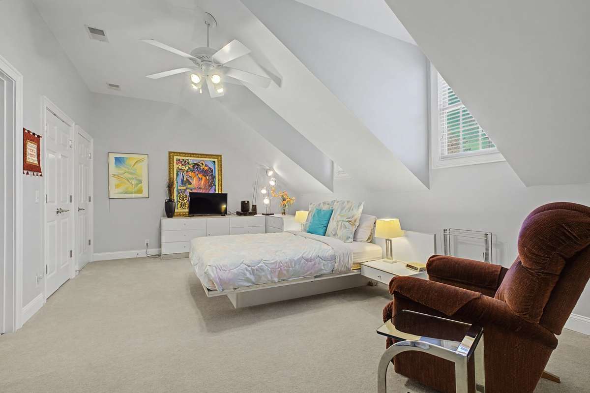 Large second level room, perfect for guest, bonus or "man cave".