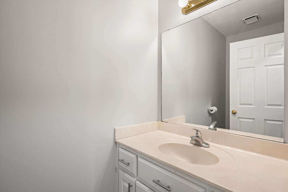 1/2 Bath