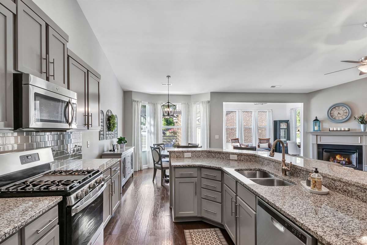 Did you see the gas stove? You know the saying "Cook cook with gas."