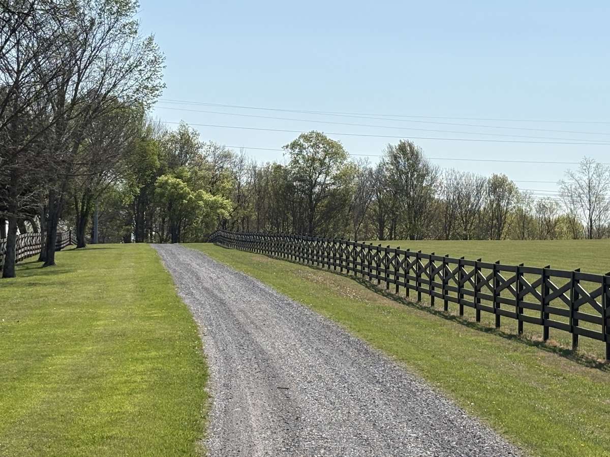 "Country Roads take me home!" Private, Tucked away, Scenic.