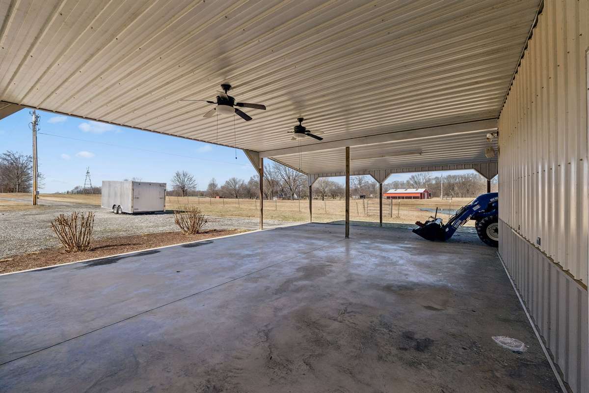 Extensive carport/awning
