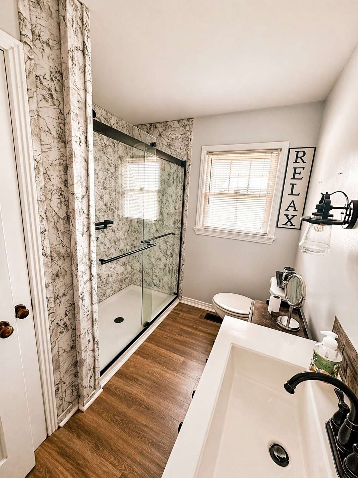 Another view of hallway bath