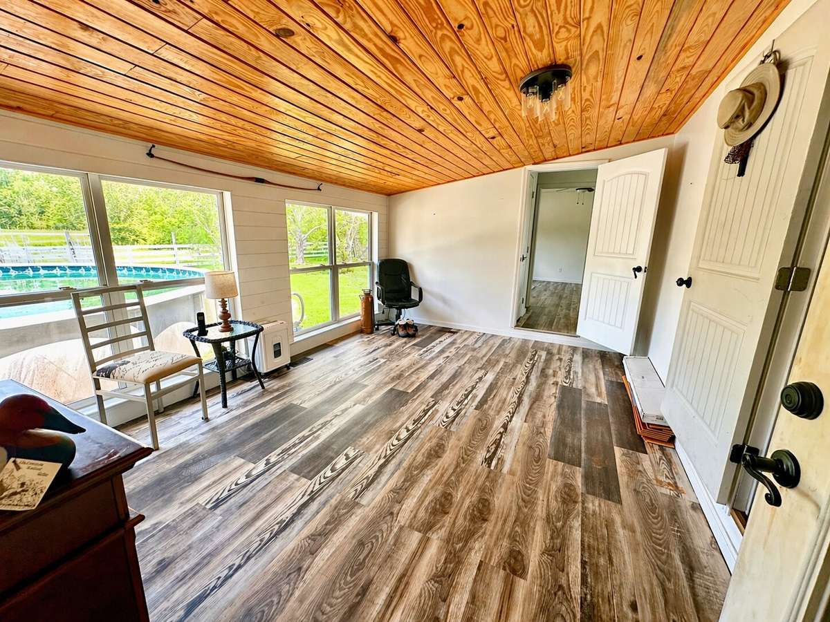 Sunroom, office, den, or whatever you desire!
