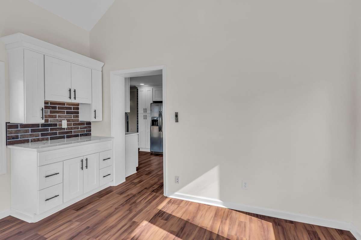 The space is perfectly complemented by a dedicated bar area, making it an ideal setting for sophisticated entertaining.