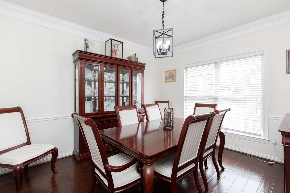Can easily fit a table for 8 with room to spare