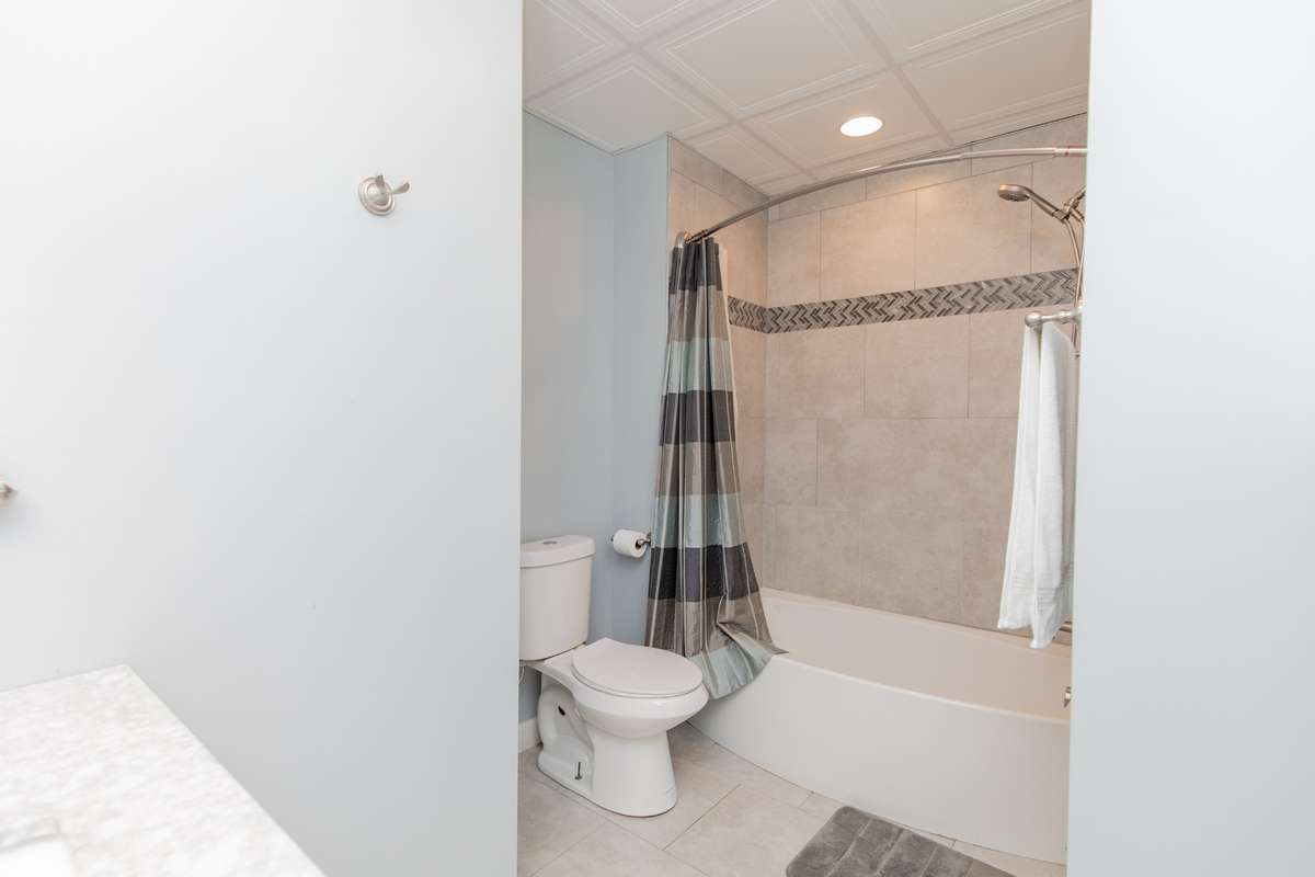 Full bath bed 5