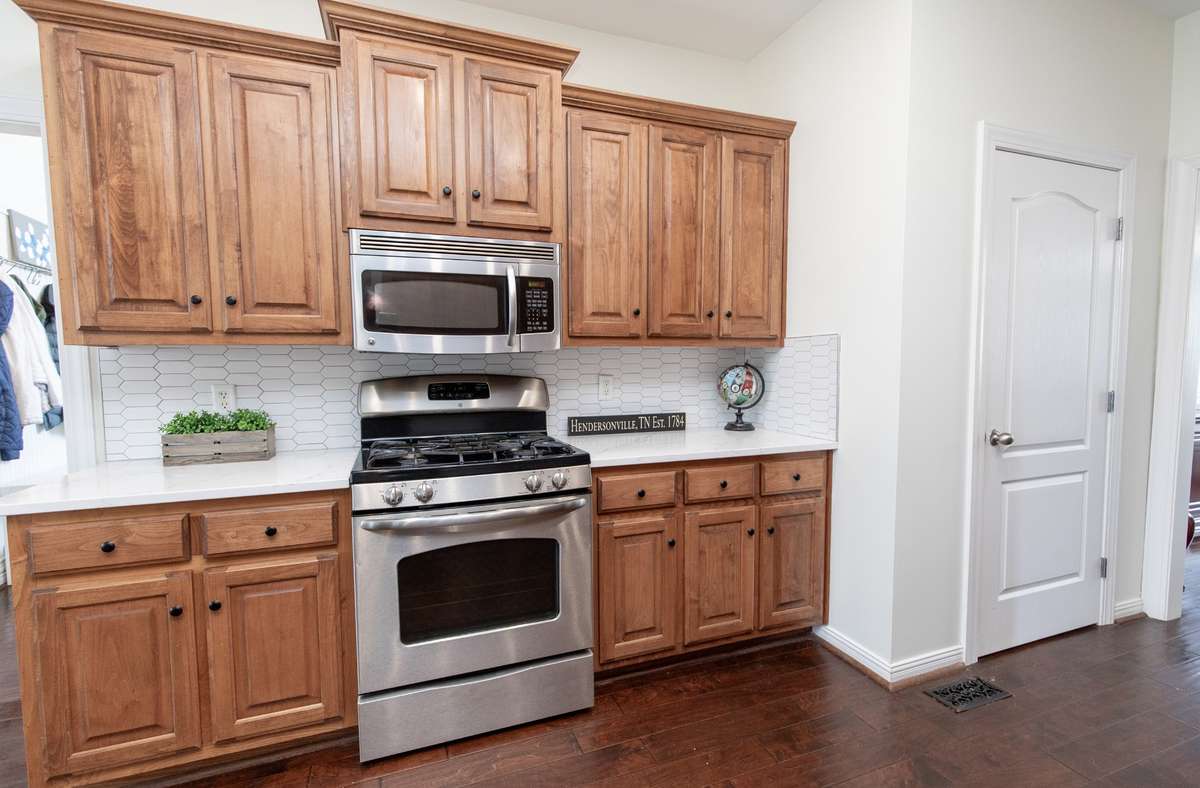 New quartz counter tops and back splash