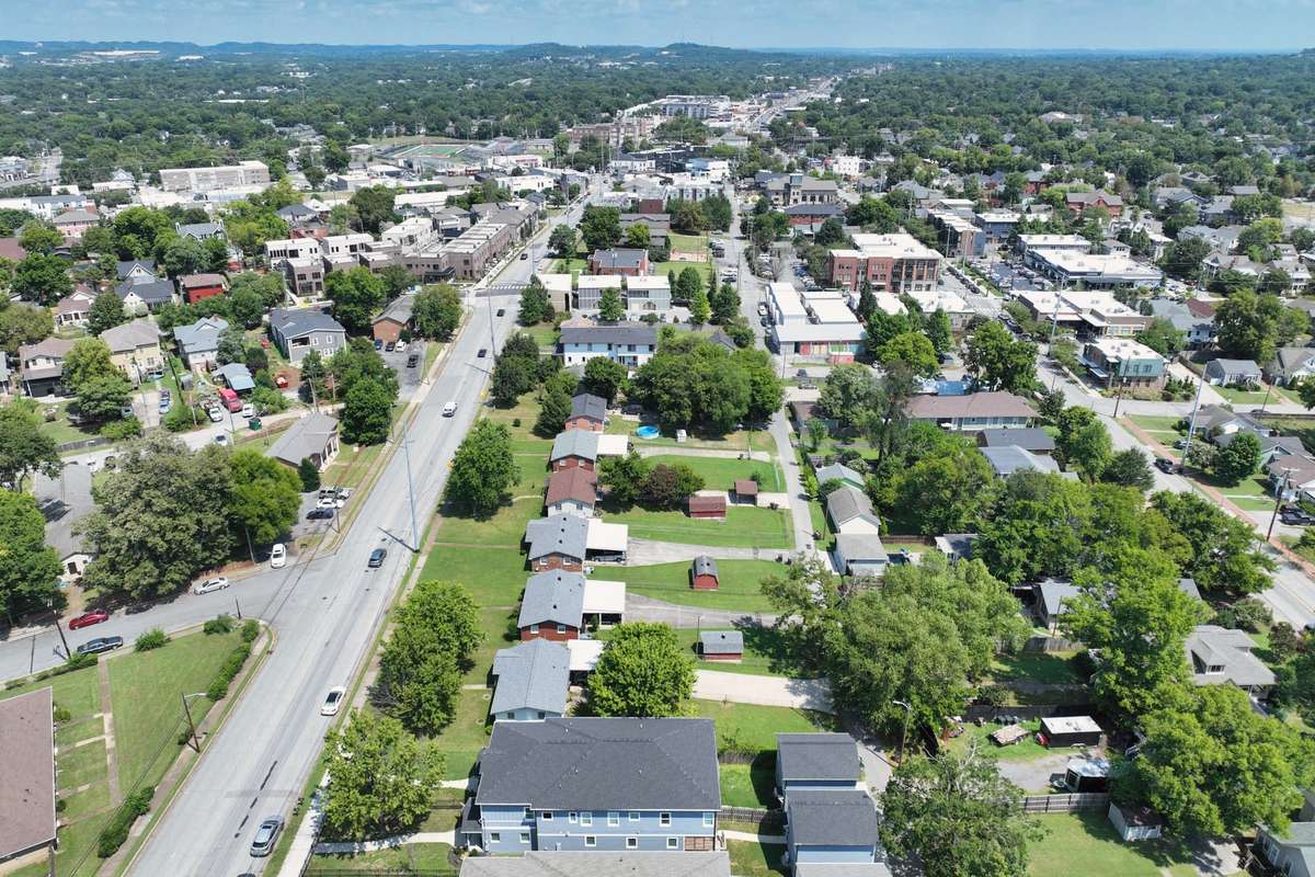 close to all the restaurants in Five Points!