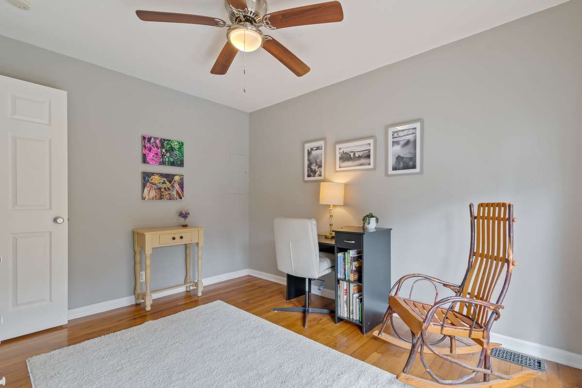 This second bedroom could comfortably fit a double or queen sized bed.