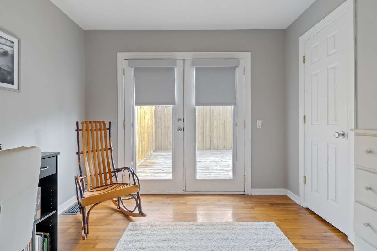 Blinds and ceiling fan.