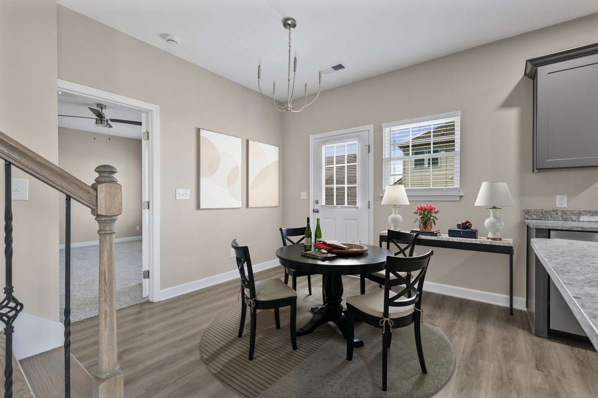 Virtually staged dining
