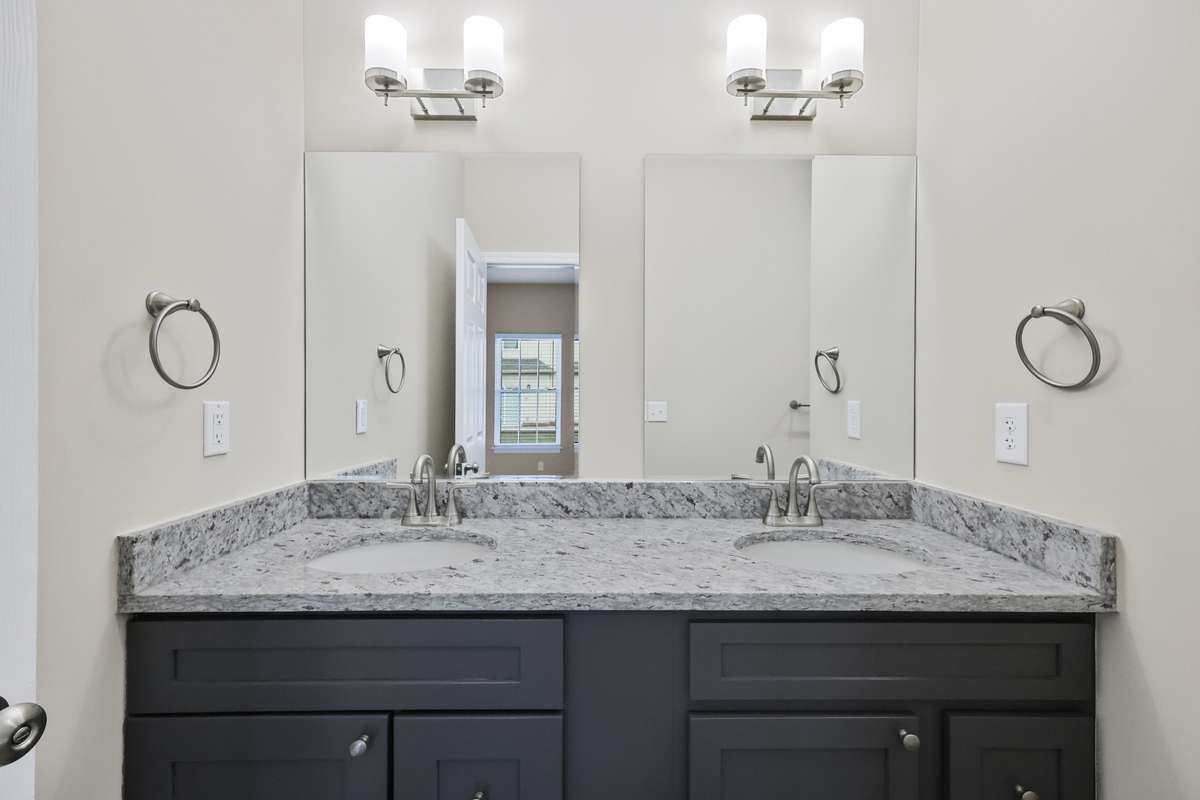 Owner suite bath with double vanity