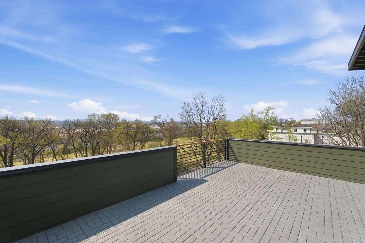 Cannot beat this view of downtown Nashville, Shelby Park, Cumberland River & golf course.