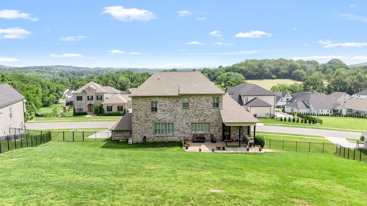 Extra large fenced back yard!